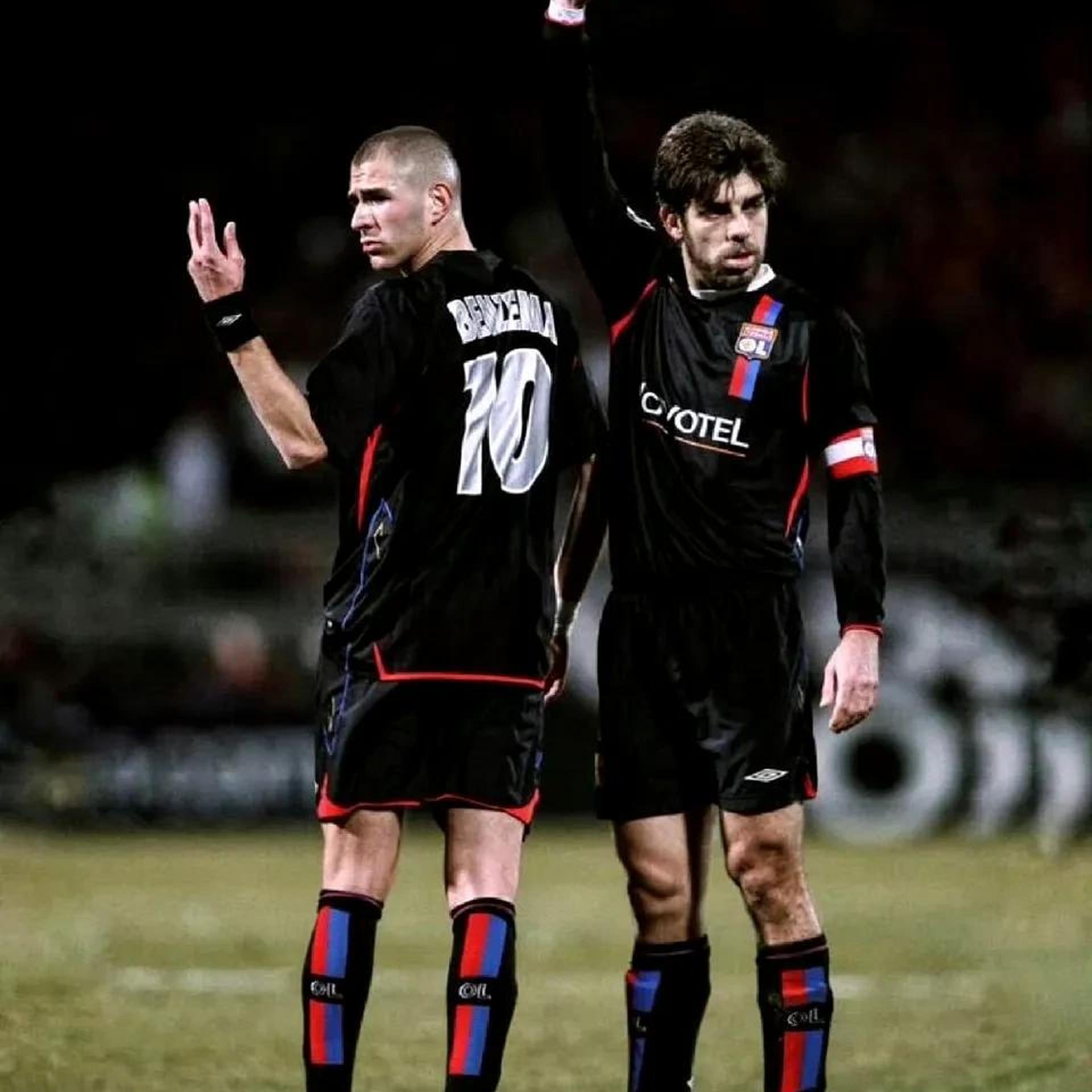 里昂球员技术娴熟，成功击败对手赢得比赛