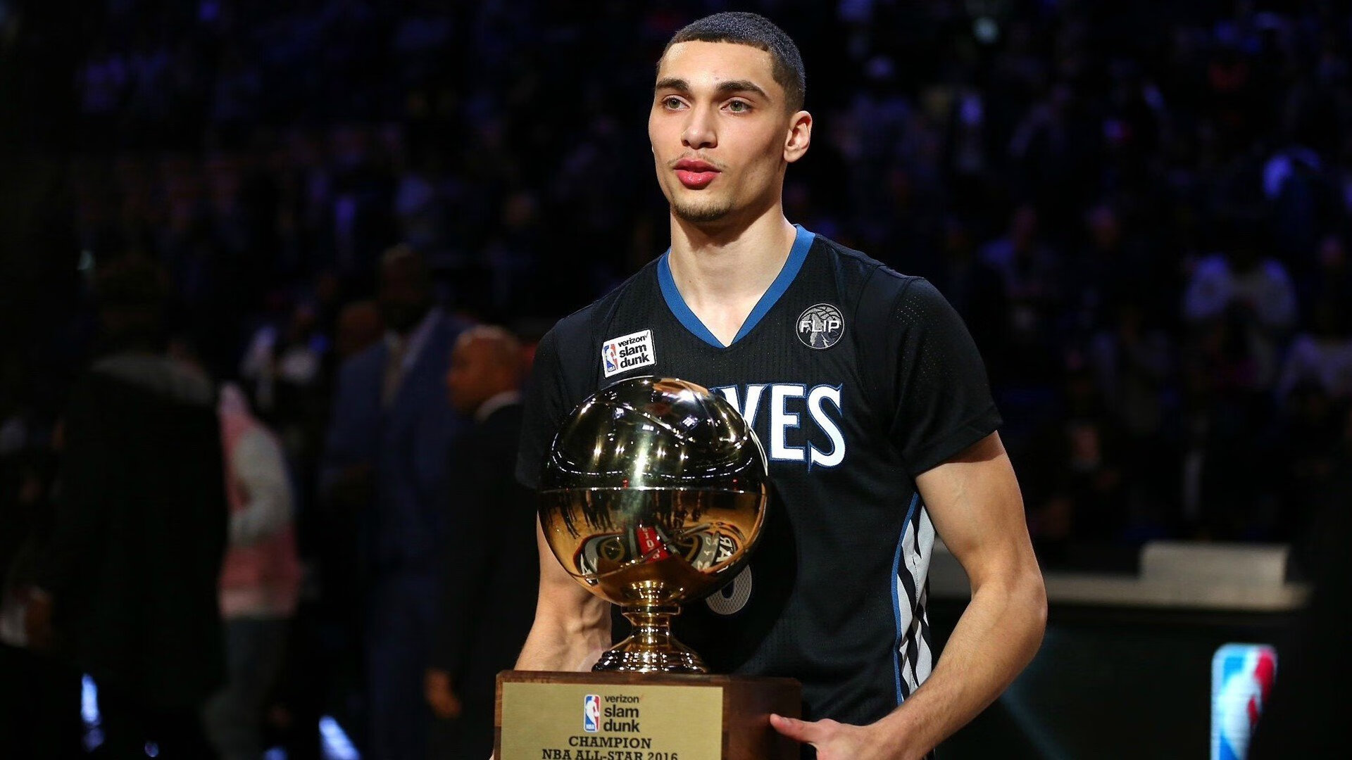 开云体育平台APP-绝境重生，哈登在活塞与独行侠的鏖战中完成压力下的终极爆发